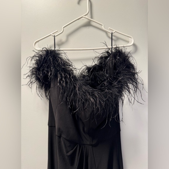 Feather trim evening gown - Picture 9 of 9